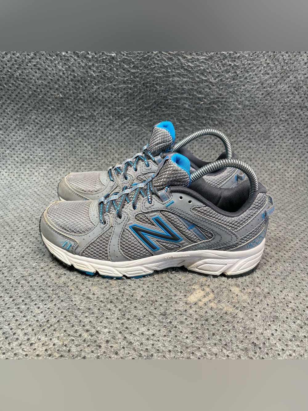 New Balance 402 Silver Mesh Running Shoes Size 7 Women’s